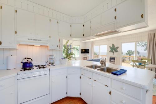 Waterfront Crystal Coast Vacation Rental w/ Deck! in Harkers Island (NC)