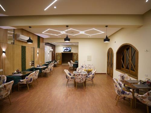 Tunis Pyramids Hotel - فندق اهرامات تونس in 法尤姆