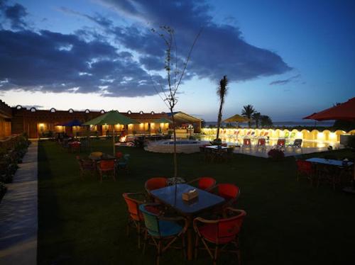 Tunis Pyramids Hotel - فندق اهرامات تونس in 法尤姆