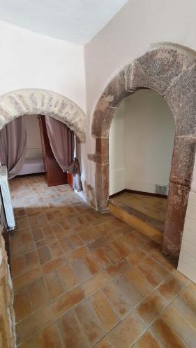 Il borgo di Cornillo in 瓦洛迪內拉