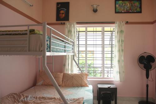Zaatvm: Youthful room in a 3-room home, Sasthamangalam - only for families and solo women travellers