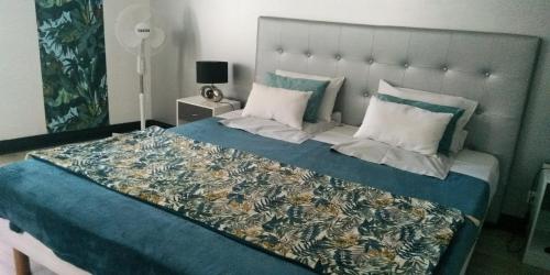 1 king bed, 1 twin bed