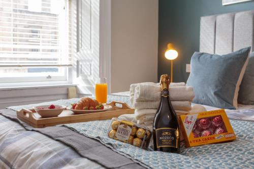 Stylish 2bed apartment underneath Edinburgh castle, Édimbourg (photo 3)