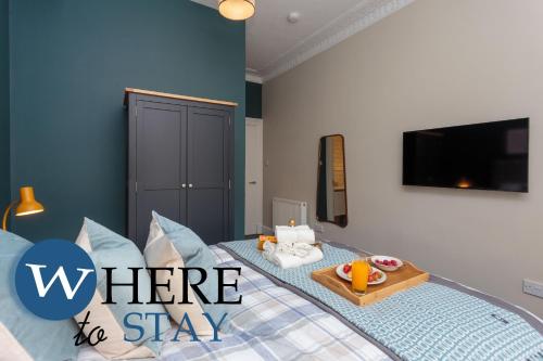 Stylish 2bed apartment underneath Edinburgh castle - image 14