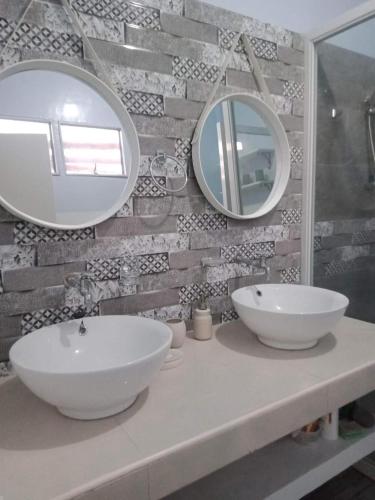 Bathroom, Viner's Inn in Tacloban