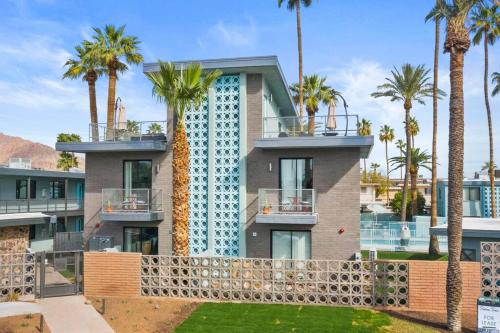 Large Studio Rooftop & Poolside - Walk to Old Town detail
