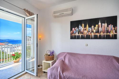 Comfort One-Bedroom Apartment with Sea View