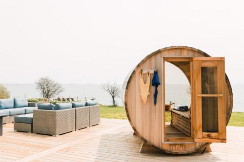 The Hull House - Lake Ontario Waterfront w Sauna ST-2020-0099 in Niles Corners (ON)