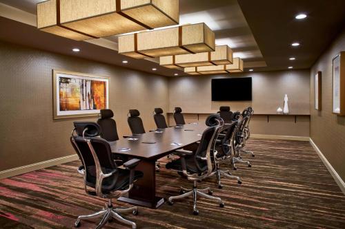 Delta Hotels by Marriott Baltimore Inner Harbor - image 5