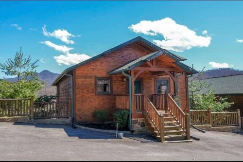Cabin With Stunning Views, Hot Tub, Game Room