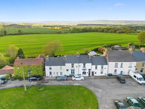 2 Bed Cottage with Garden & Stunning Field Views