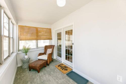 Modern, Charming Bungalow by the Park in Saint Paul, USA