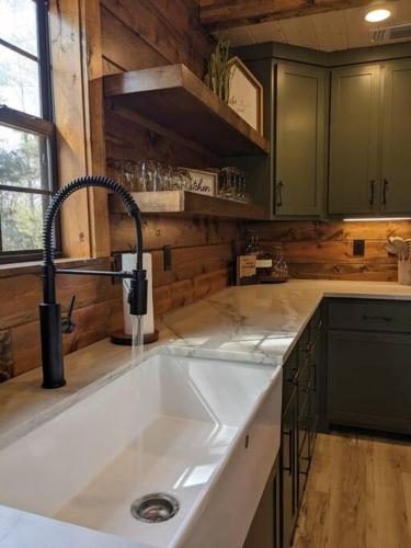 Lofted Pines Fun Family Friendly Cabin in Broken Bow, USA