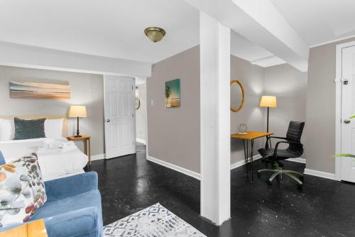 10 Mins to Downtown Modern in Magic City- Unit B