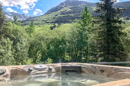. Alyeska Slopeside