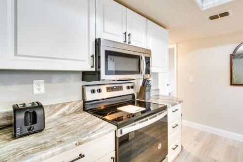 Cozy Kissimmee Condo Rental 6 Mi to Disney World in Kissimmee, USA