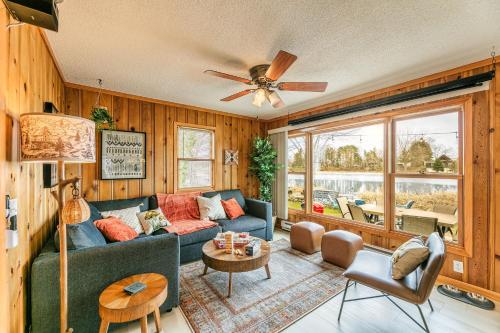 . Lakefront, wildlife Cabin retreat - Pelican Bay Cabin