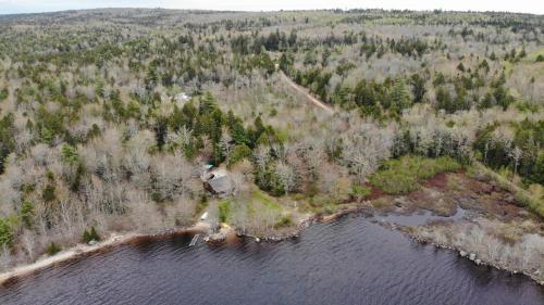 Eksterijer hotela, Sherbrooke Lake Cottage with Private Beach in Western Shore (NS)