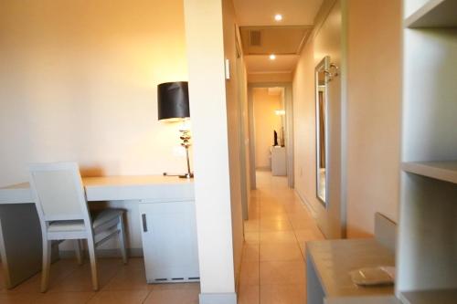 Quadruple Room with Sea View image 4