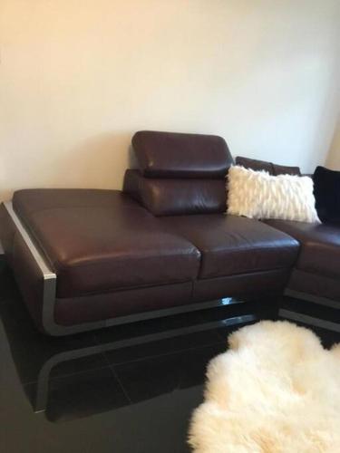 Fabulous 4 Bed Home with Gym in Lee Chapel North