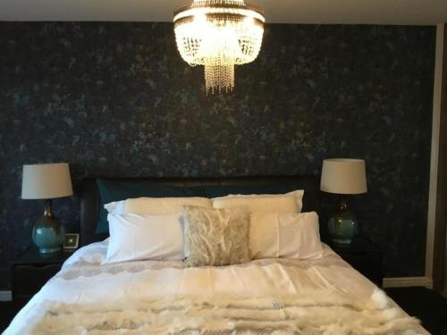 Fabulous 4 Bed Home with Gym in Lee Chapel North