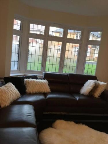 Fabulous 4 Bed Home with Gym in Lee Chapel North