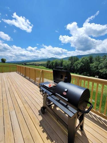 COZY COTTAGE WITH MOUNTAIN VIEW AT LAKEFRONT LOT