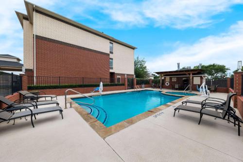 Best Western Plus Lake Dallas Inn & Suites