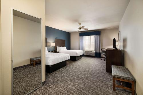 Best Western Plus Lake Dallas Inn & Suites