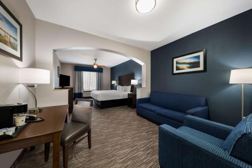 Best Western Plus Lake Dallas Inn & Suites