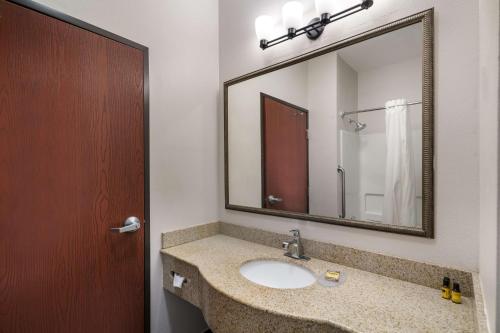 Best Western Plus Lake Dallas Inn & Suites