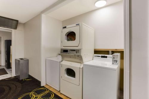 SureStay by Best Western Higginsville - 숙소 외관