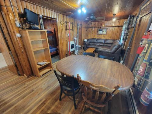 Two Rivers Motel and Cabins of Kenton, MI - 편의 시설/서비스