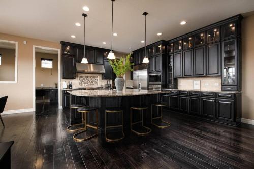 Sunset Casa: Exquisite Home + Golf Lake Views in Blackstone