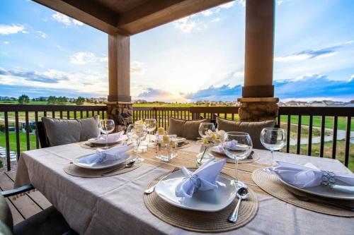 Sunset Casa: Exquisite Home + Golf Lake Views in Blackstone