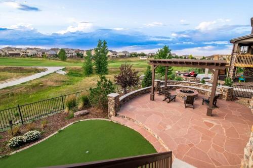 Sunset Casa: Exquisite Home + Golf Lake Views in Blackstone
