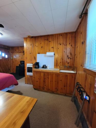 Two Rivers Motel and Cabins of Kenton, MI Watersmeet (MI) United States