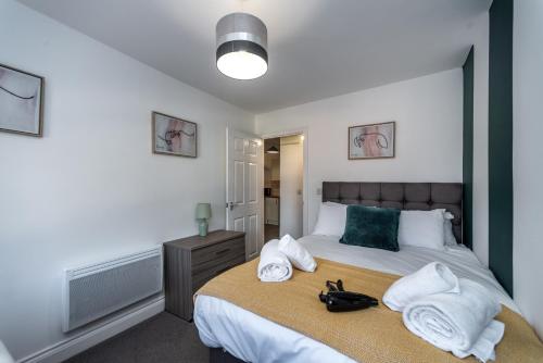 Modern Town Centre Apartment in Neath 3