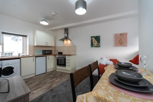 Modern Town Centre Apartment in Neath 3