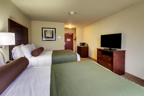 Cobblestone Inn & Suites - Ambridge Cobblestone Inn & Suites Ambridge is perfectly located for both business and leisure guests in Moon Township (PA). The hotel offers a wide range of amenities and perks to ensure you have a great time.
