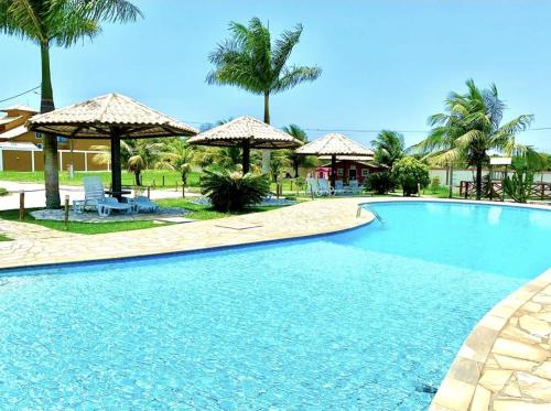 Linda casa em condo fechado, vista para o jardim