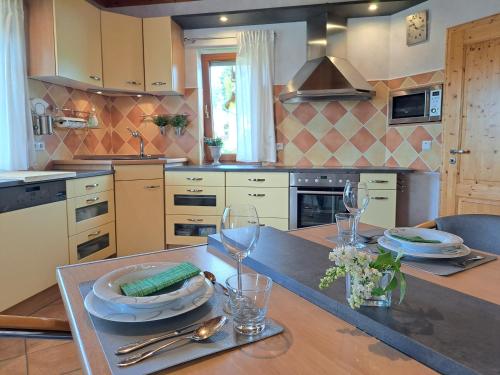 Steewer Landhaus gemütliche Ferienwohnung bis 6 Pers in ruhiger Ortsrandlage (Steewer Landhaus gemutliche Ferienwohnung bis 6 Pers in ruhiger Ortsrandlage) in Grossmaischeid (Rhineland-Palatinate)