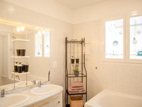 Bathroom, Loustalet Plus in Bagnols-en-Foret