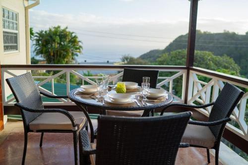 Uitzicht, Enjoy Sunset @ Tropical Lookout in Kingstown