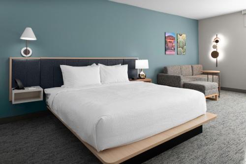One-Bedroom King Suite