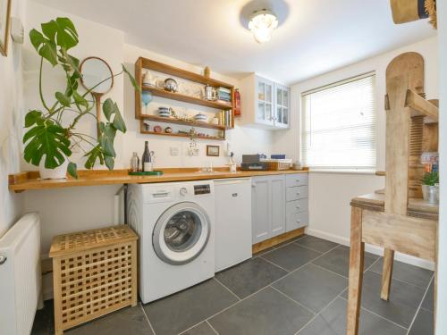 2 Trerise Cottage Helston - image 8