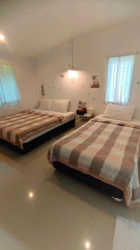 บ้านสุขใจ อัมพวา Room Type - Standard Double or Twin Room