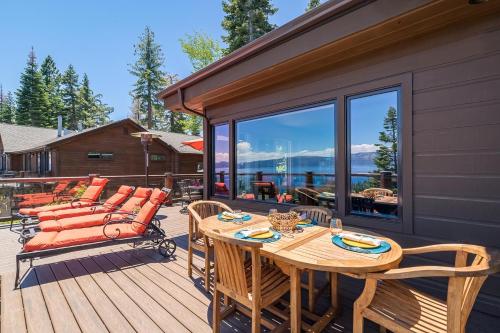 Luxury Lakeview Retreat - Hot Tub, SUP, Sauna & More!