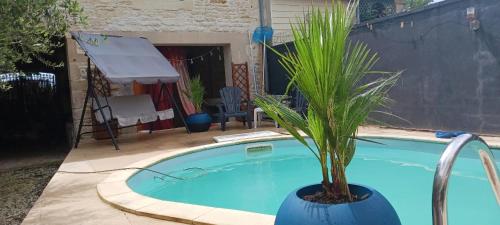 Grande chambre d'hôte avec piscine chauffée et Jacuzzi à disposition