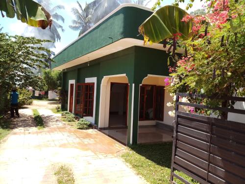 B&B Kalkudah - Inn On The Bay Home - Bed and Breakfast Kalkudah